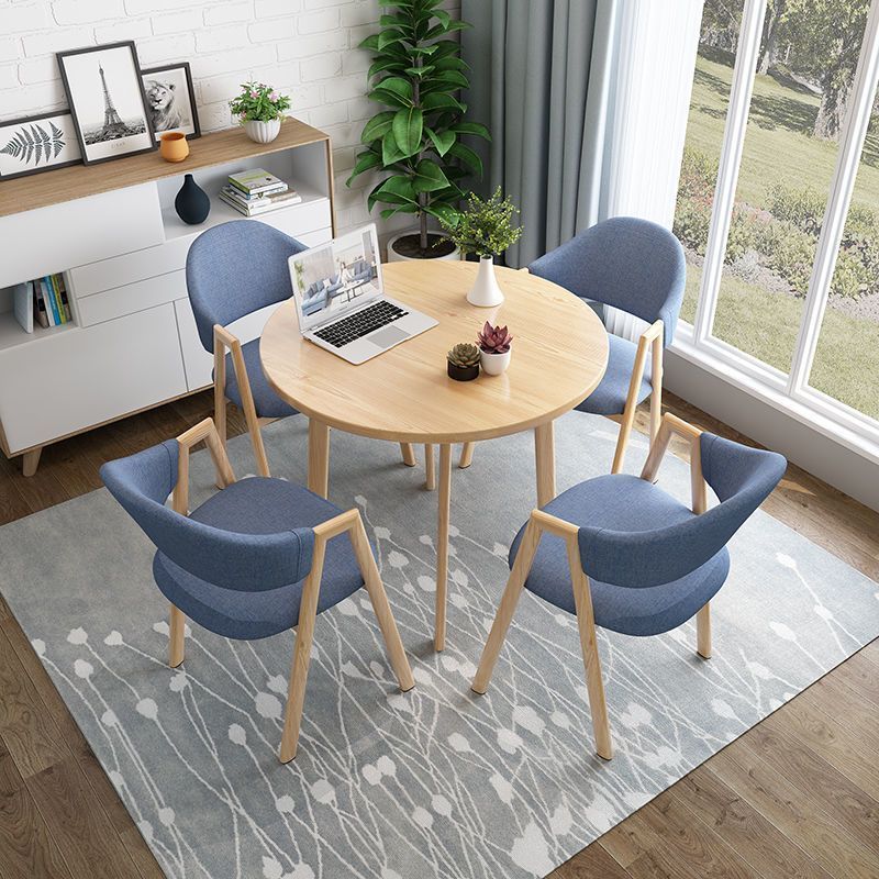 Esszimmerstuhl mit ergonomischer Polsterung und modernem Design Brehn