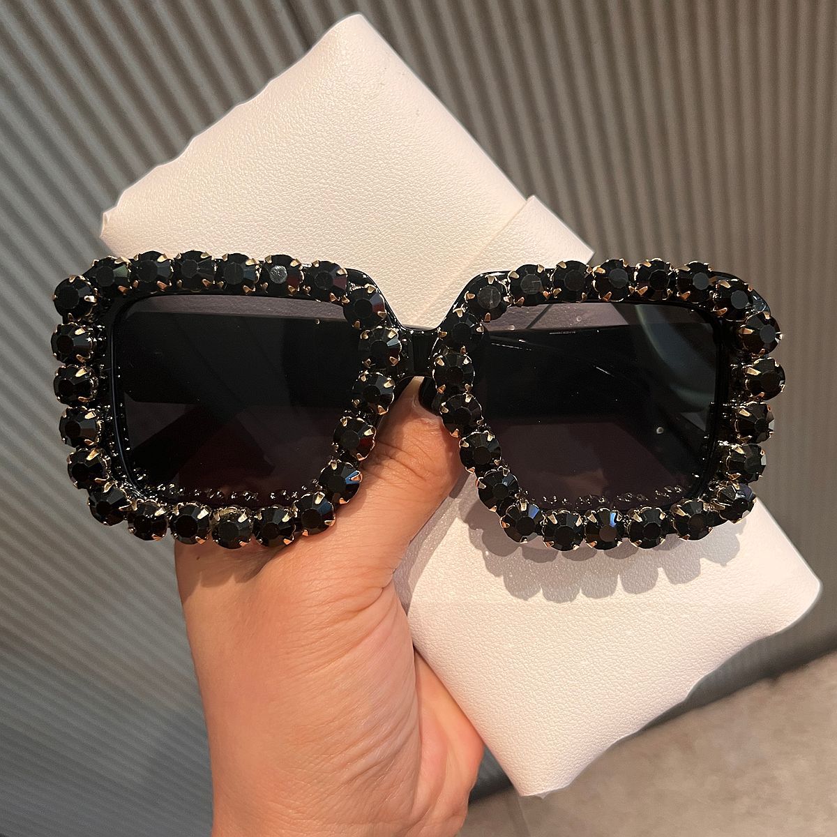 Damen Sonnenbrille mit funkelndem Kristallrahmen Brehn