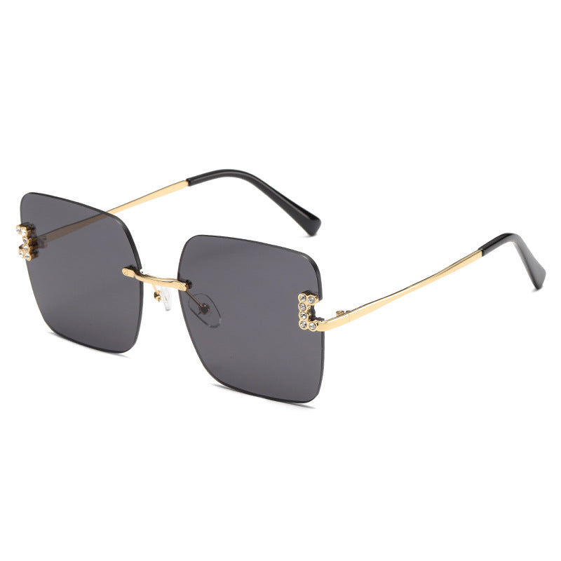 Damen modische quadratische Sonnenbrille mit zarten Designdetails Brehn