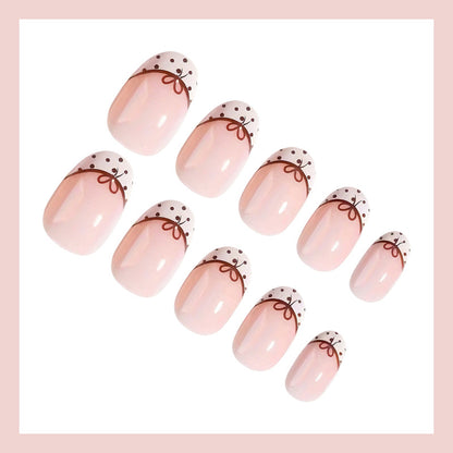 Kunstnagelset mit eleganten Schleifen- und Punktmotiven Brehn