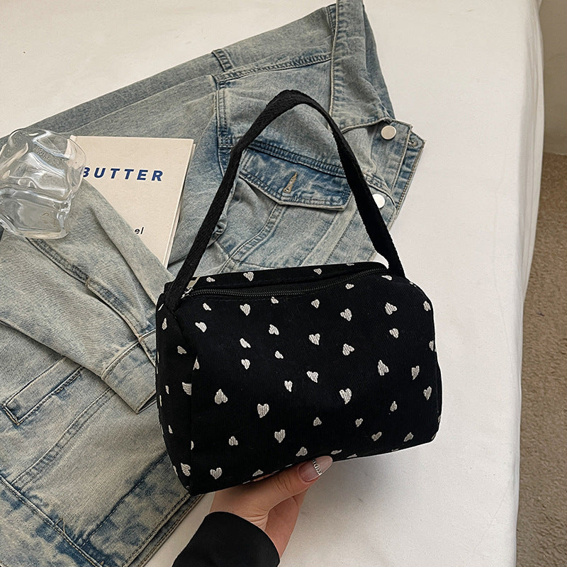 Hübsche Handtasche mit Herzmuster