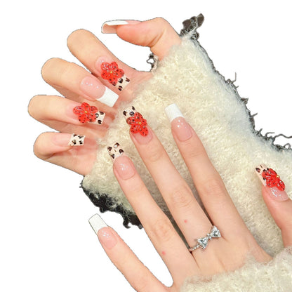 Künstlerisches Nagelkunst Press-On Set mit floralen Akzenten