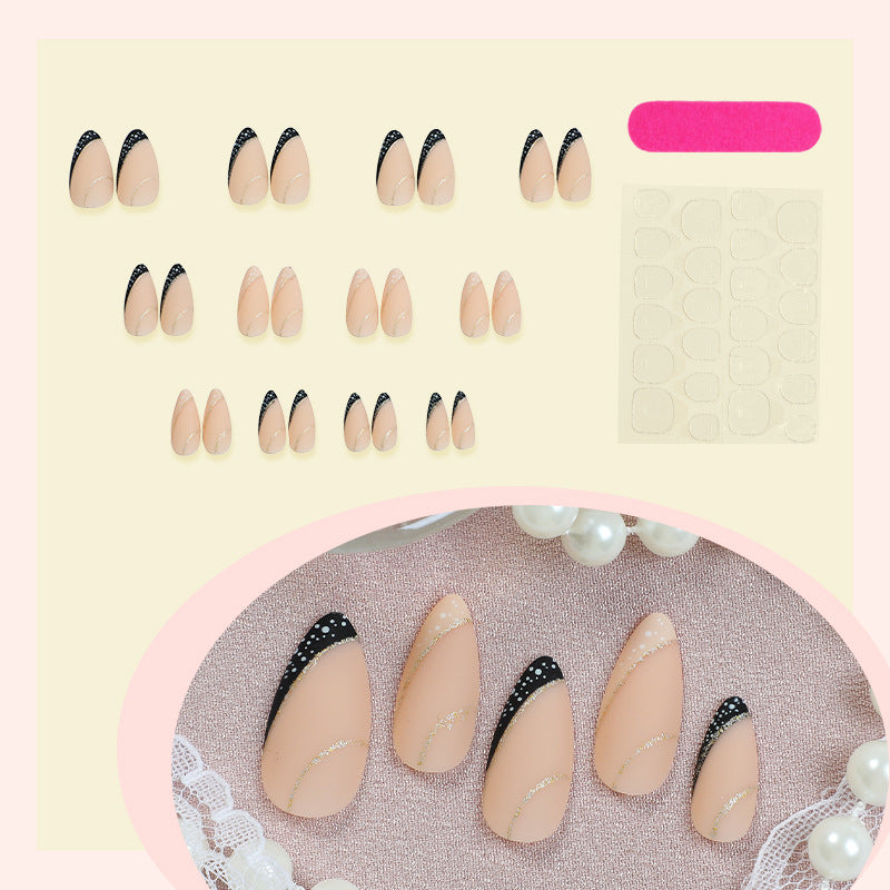 Stylisches Stiletto Press-on Nagelkunstset mit goldenen Akzenten Brehn