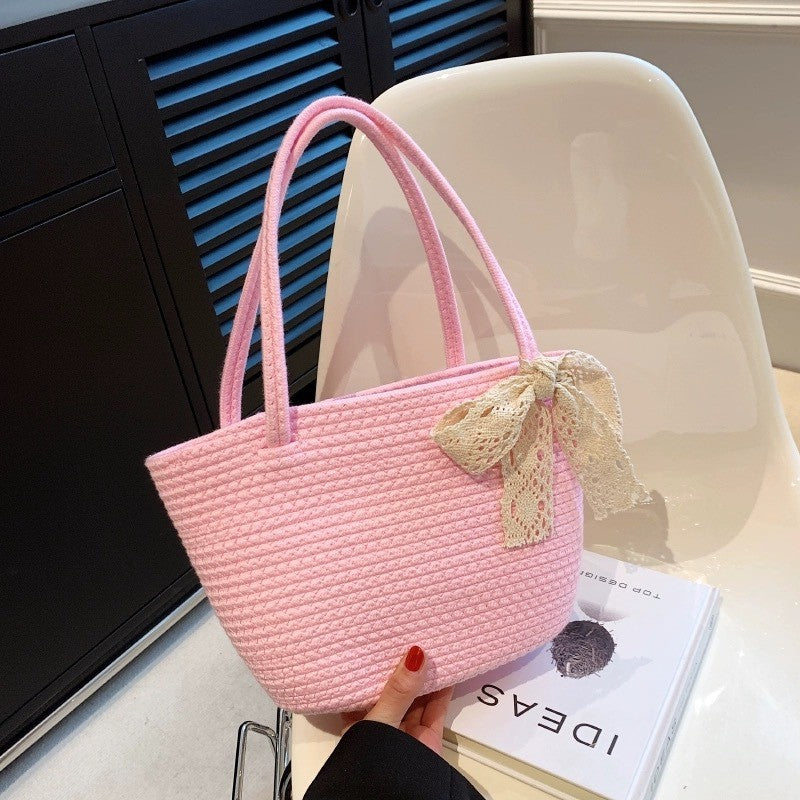 Damen Handtasche mit dekorativem Häkelband Brehn