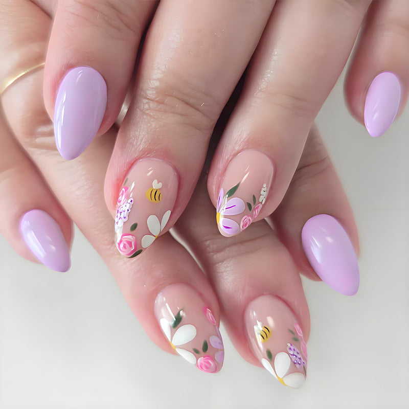 Kunstnagelset mit verspielten Blumen- und Bienenmotiven Brehn