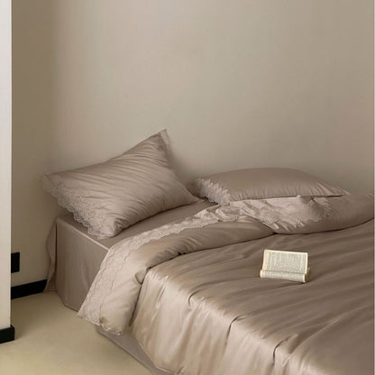 Luxuriöses Satin-Bettbezug-Set mit spitzenbesatz