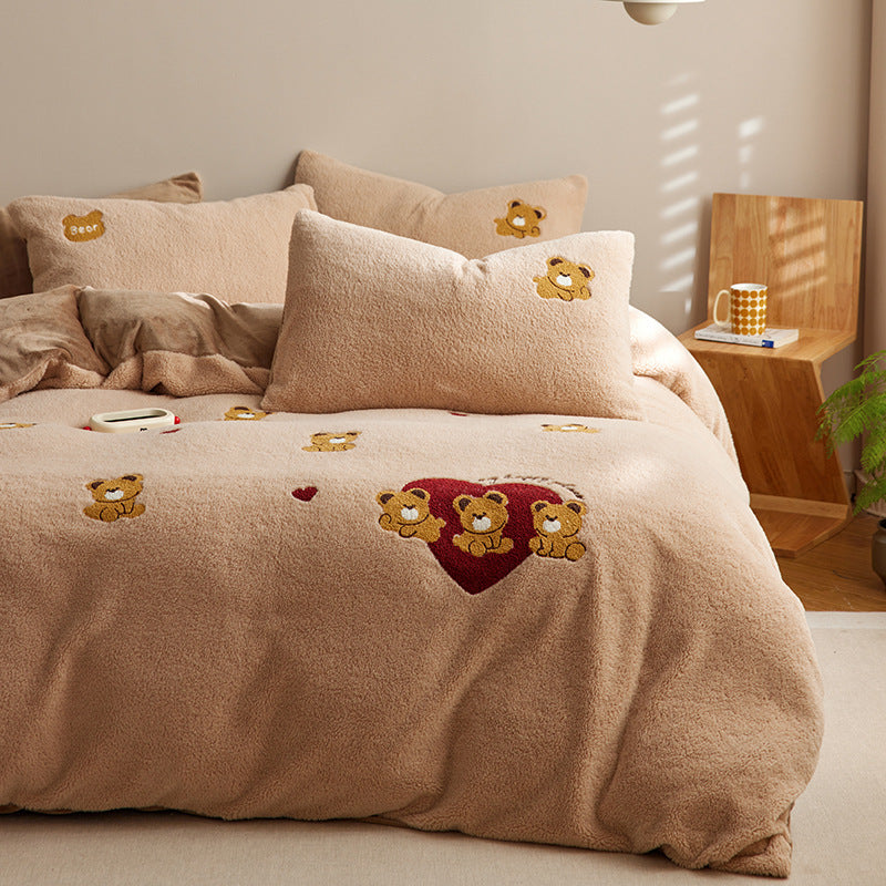 Weiche Sherpa-Bettwäsche mit bestickten Gebäckmotiven und Kuschelstruktur