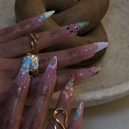 Künstlerisches Floral Press-On Nageldesign Brehn