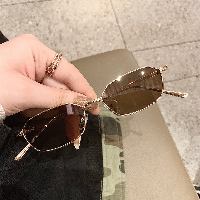 Damen geometrische Sonnenbrille im minimalistischen Design Brehn
