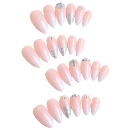 Kunstnagelset mit eleganten Glitzer- und Strassakzenten Brehn