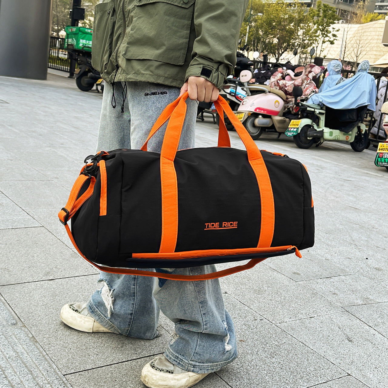 Sportliche Reisetasche Mit Robustem Schultergurt Brehn
