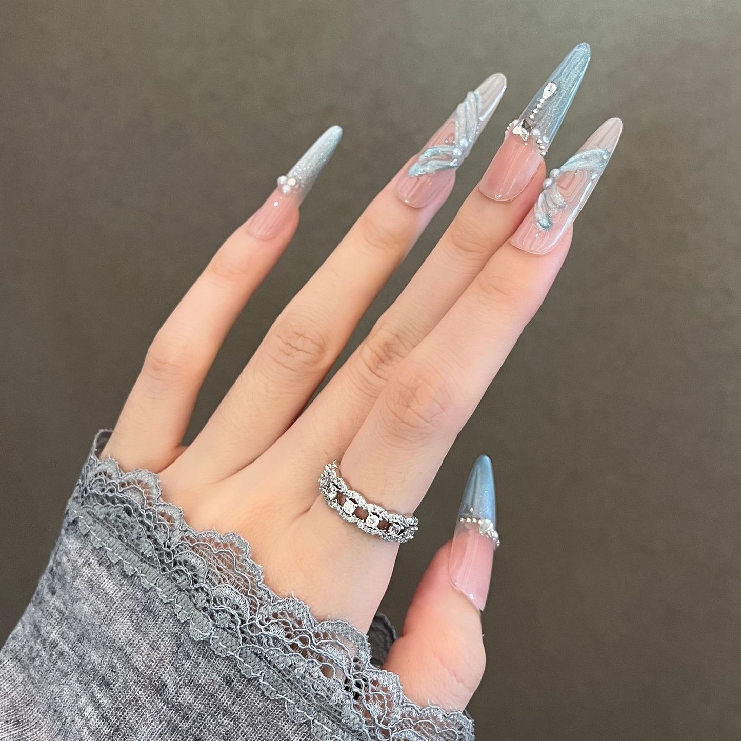 Künstlerisches 3D-Lace-verziertes Press-On-Nagelset Brehn