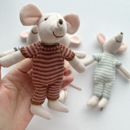 Handgefertigte Baumwoll-Plüschmaus Puppe mit gehäkeltem Kleid