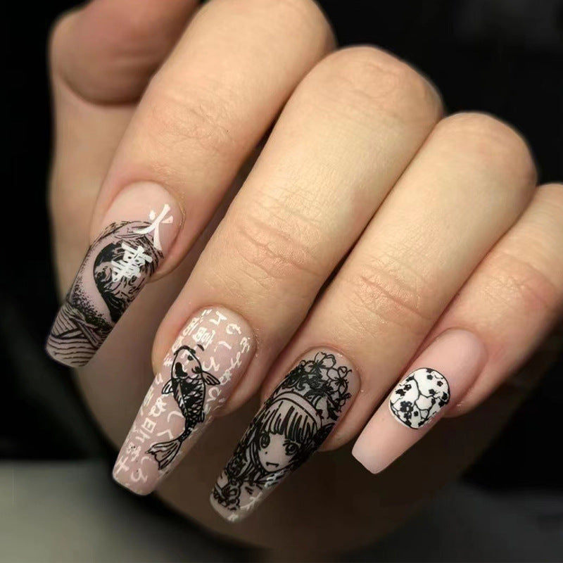 Nagelkunst mit Herz- und Lippenmotiven Brehn