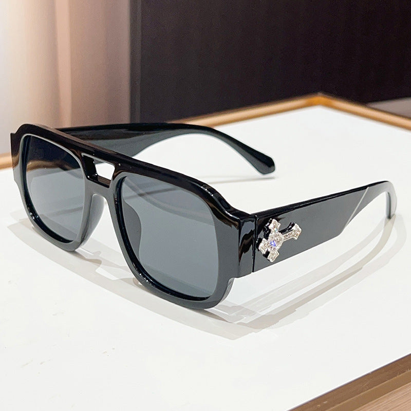 Statement Geometric Shield Sonnenbrille mit dekorativem Akzent Brehn
