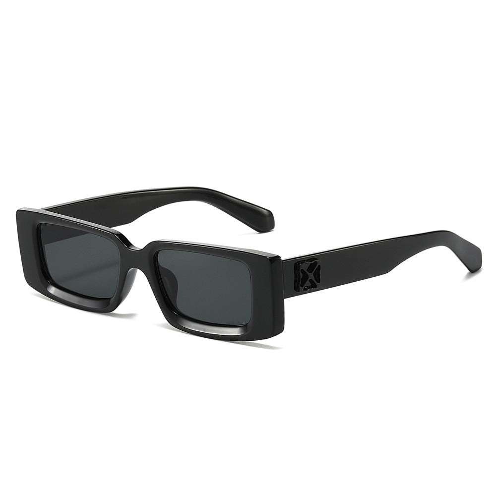 Übergroße geometrische Sonnenbrille mit dekorativen Metallakzenten Brehn
