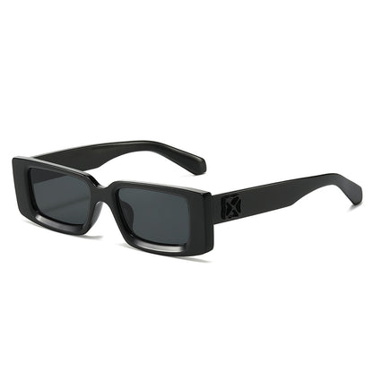 Übergroße geometrische Sonnenbrille mit dekorativen Metallakzenten Brehn
