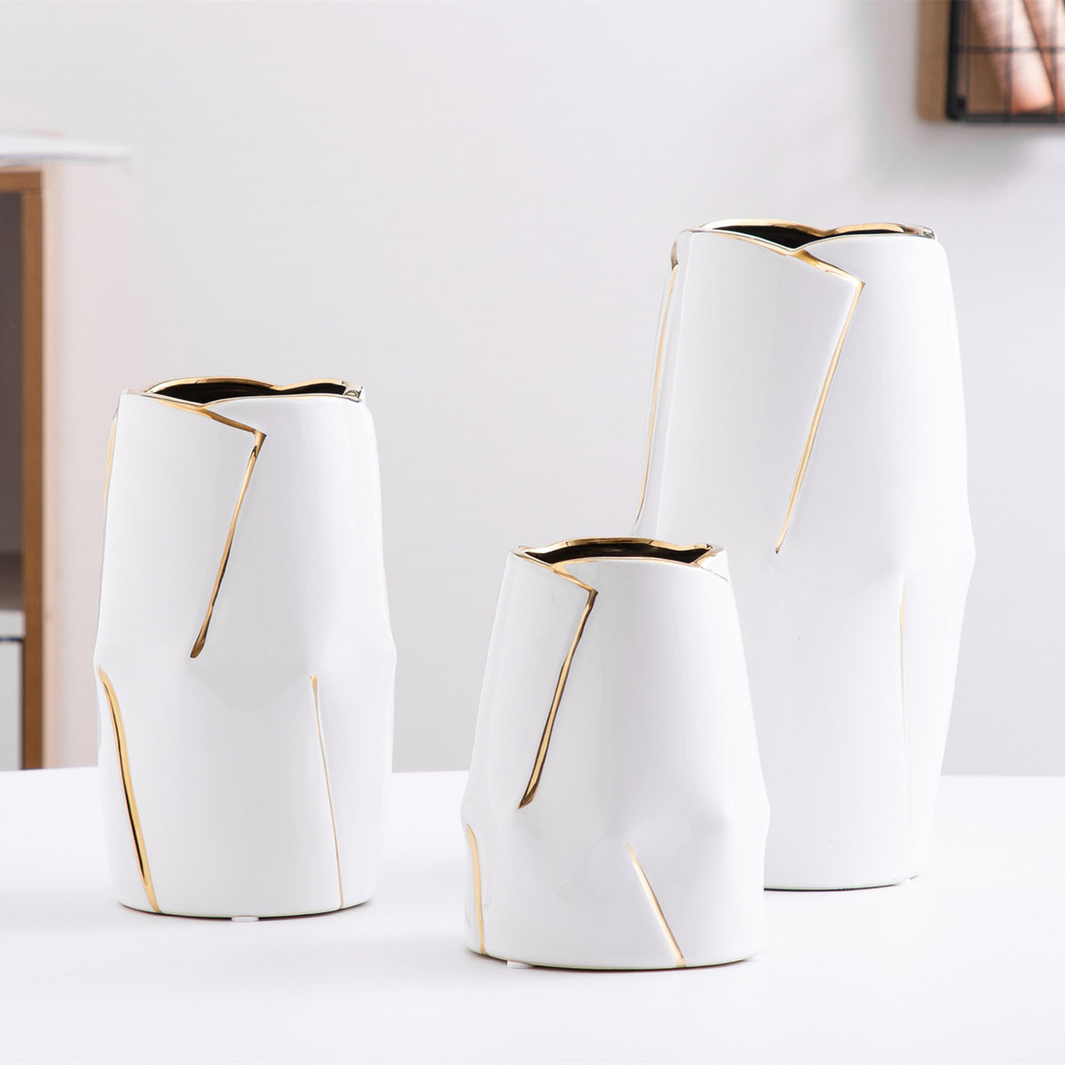 Dekorative Keramikvase mit goldener Akzentuierung Brehn