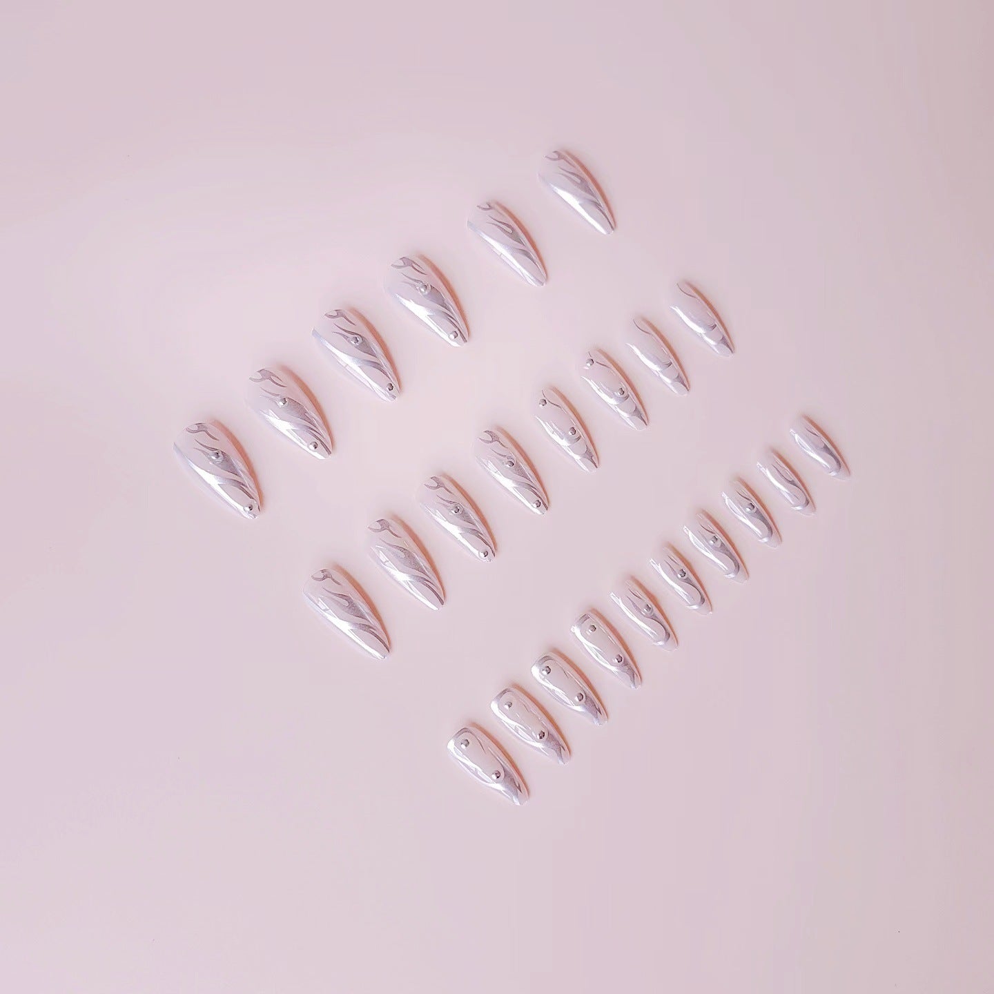 Kunstnagelset mit elegantem Wassertropfen-Design und 3D-Akzenten Brehn