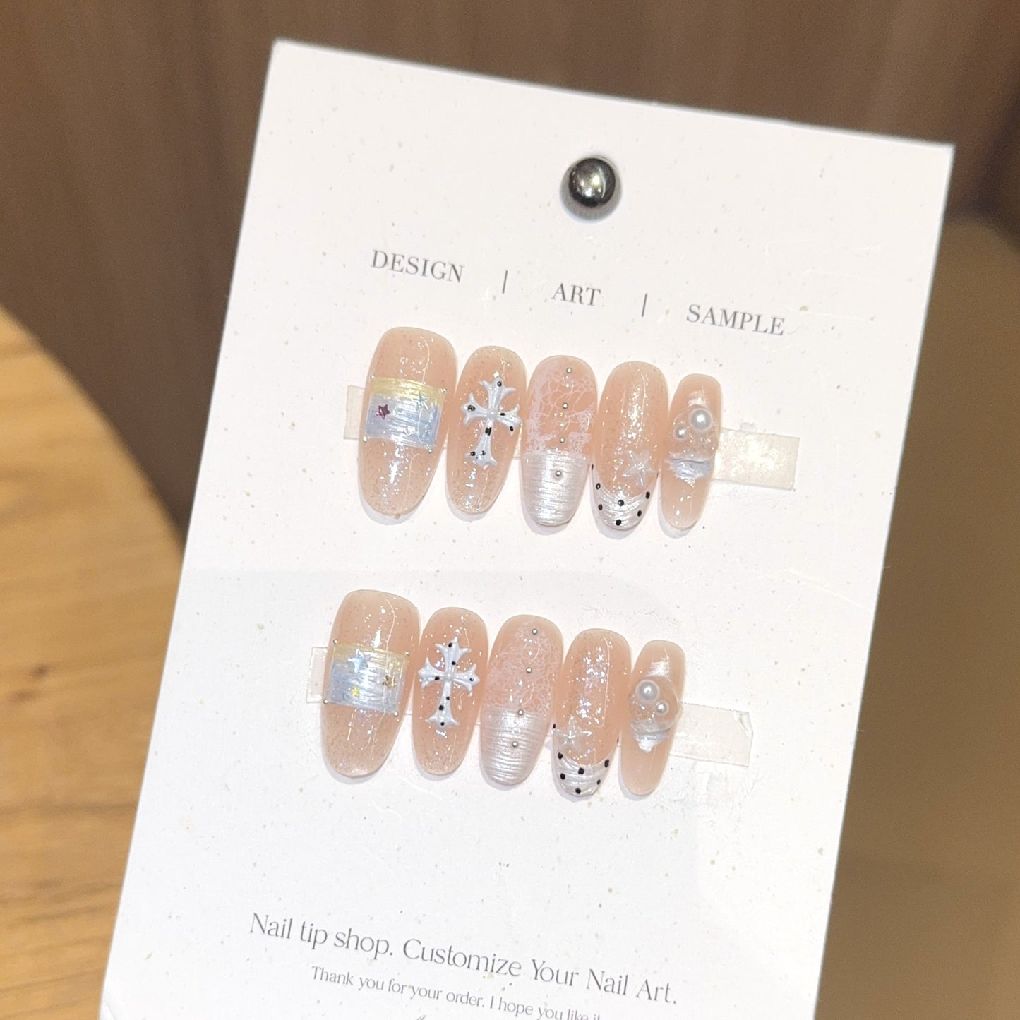 Kunstnagel Set mit Traumhaften Glitter- und Perlendesigns Brehn