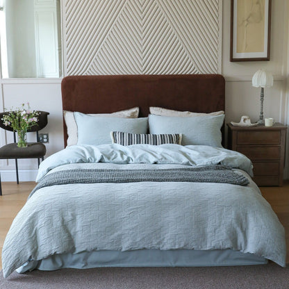 Bettwäsche-Set aus Baumwoll-Leinen mit texturierter Crinkle-Optik und gesteppter Tagesdecke