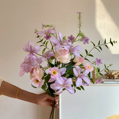 Lush Floral Bouquet Arrangement mit realistischem Touch