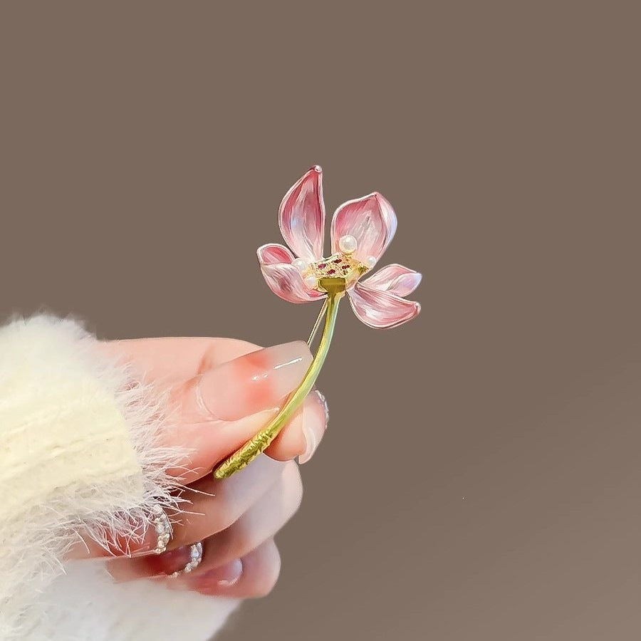 Elegante Blütenbrosche Brehn