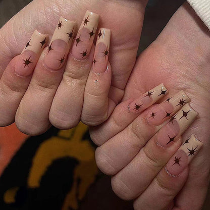 Kunstvolle Nagelverlängerungen mit elegantem Sternen-Design Brehn