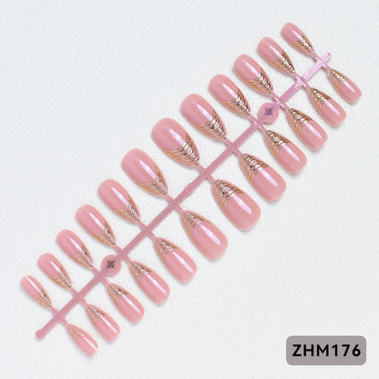 Elegante Press-On Nagelspitzen mit goldenen Details Brehn