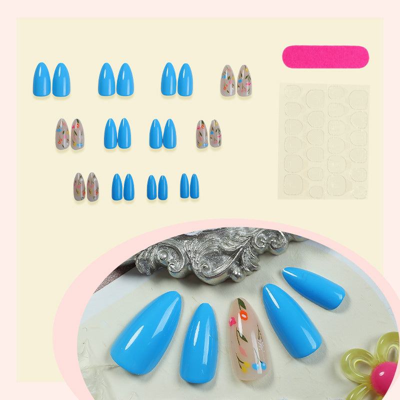 Blumeninspiriertes Press-On Nagelkunst Brehn