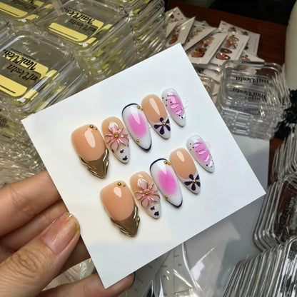 Dekorativer Press-On Nagelkunst Set mit floralem und Schmetterlingsdesign