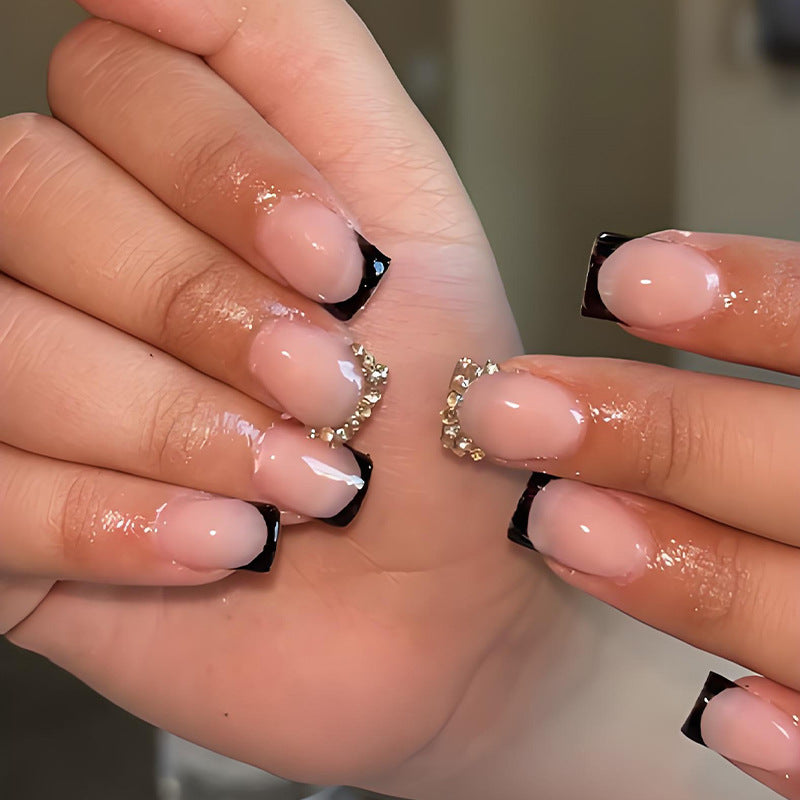 Luxus Kunstnagel Set mit Glitzer und detaillierten Designs Brehn
