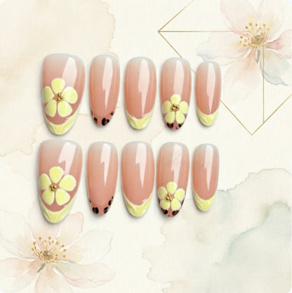 Kunstnegel mit Blumigem Motiv Brehn