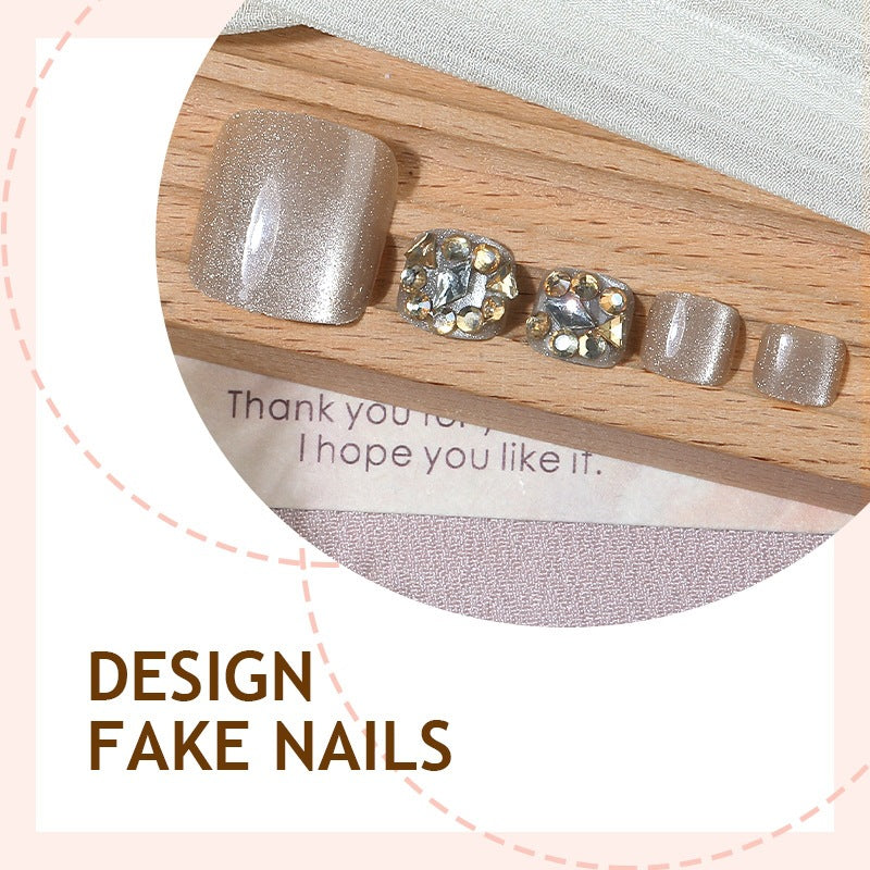Kunstnagelset mit luxuriösen 3D-Verzierungen und eleganten Stilelementen Brehn