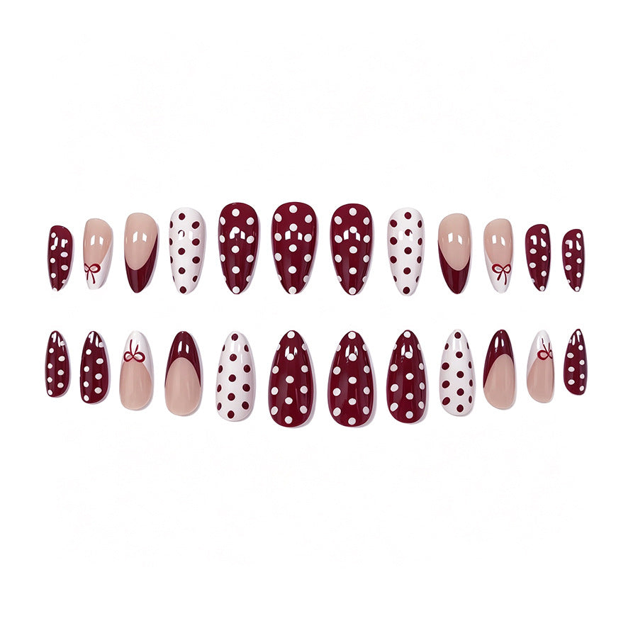 Elegantes Mandeln Cupcake Nageldesign Brehn