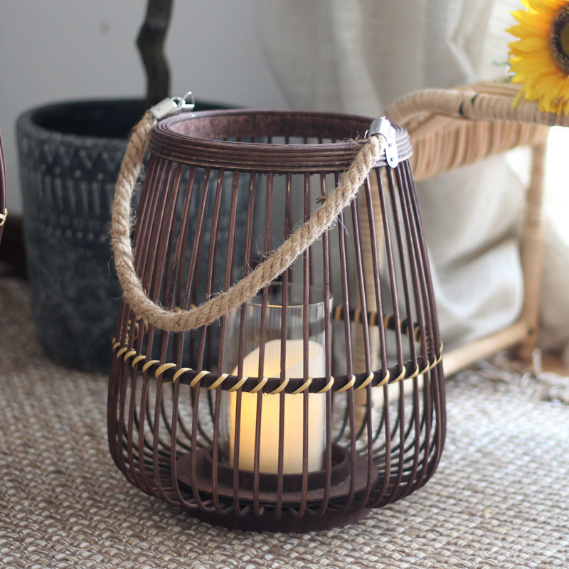 Stilvolle Laterne aus Rattan mit Holzgestell Brehn