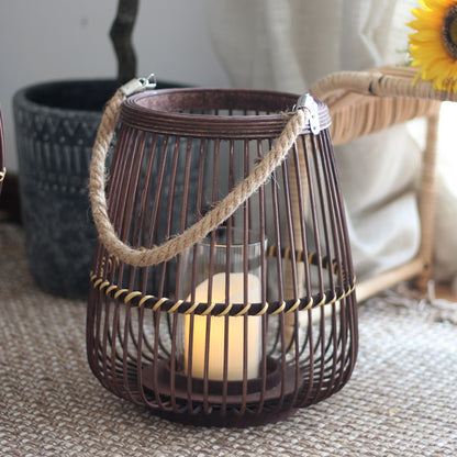 Stilvolle Laterne aus Rattan mit Holzgestell Brehn