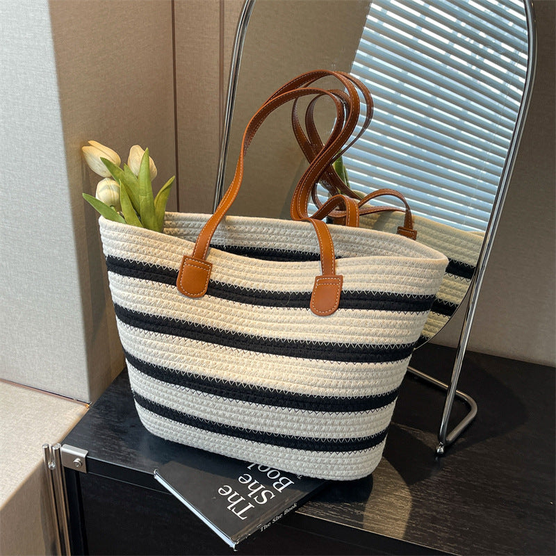 Stylische gestreifte Strandtasche Brehn