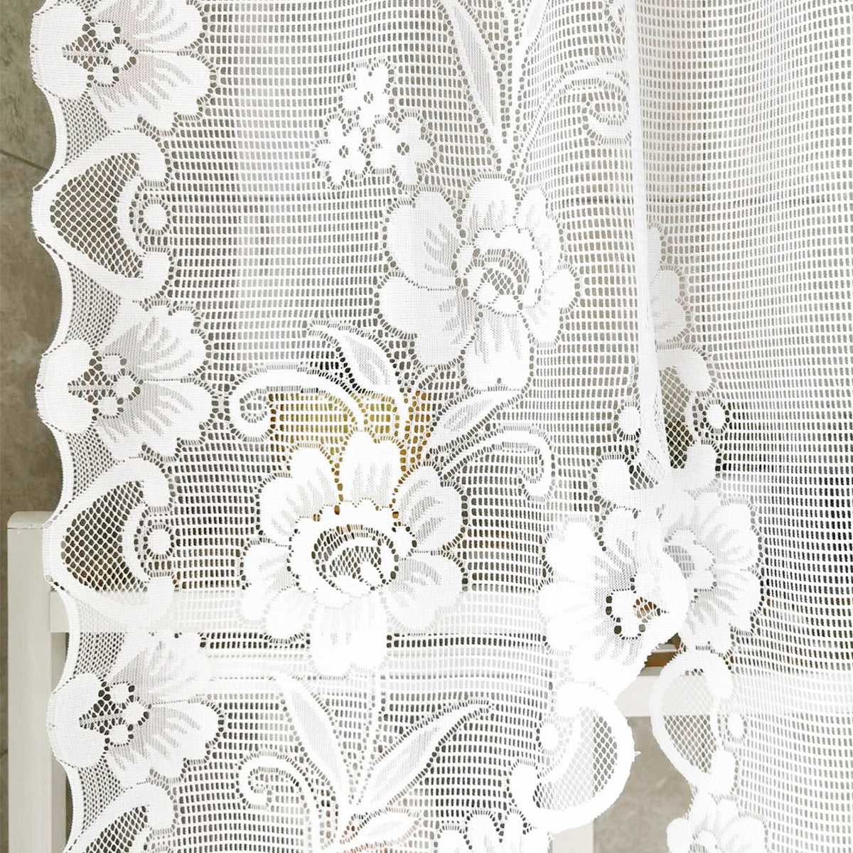 Elegante florale Spitzenfenstervorhänge