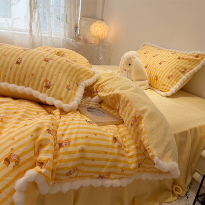 Niedliche Bettwäsche-Garnitur mit Teddyfleece-Wendefunktion und Bommelkante