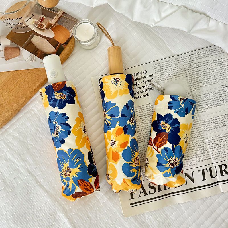 Damen Faltbarer Regenschirm mit detailliertem floralem Design Brehn