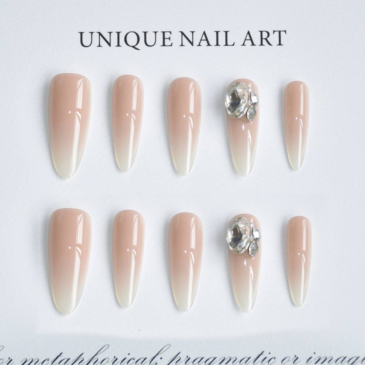 Dekorative mit Strass verzierten Stiletto-Nagelverlängerungen Brehn