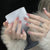 Kunstnagelset mit glamourösen 3D-Verzierungen und schimmernden Akzenten Brehn