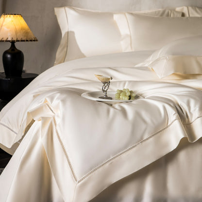 Luxuriöses seidiges Satin Bettdeckenbezug-Set mit Leiterstich-Saum und dekorativer Rüsche