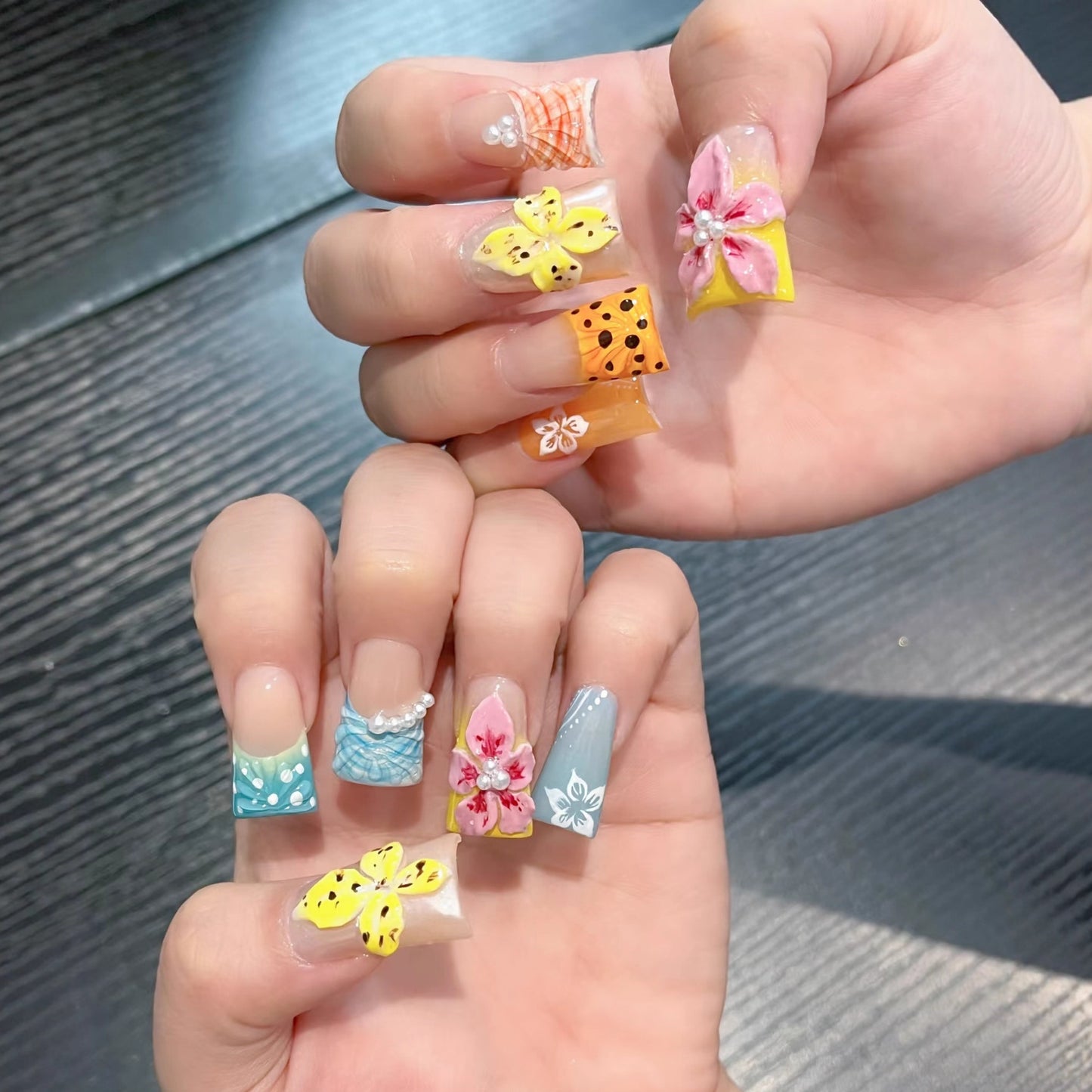 Kunstnägel mit Floralen 3D-Applikationen Brehn