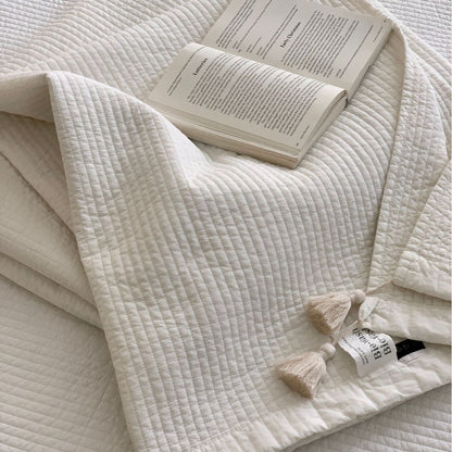 Leichte Steppdecke mit Quasten und Baumwoll-Quiltstruktur