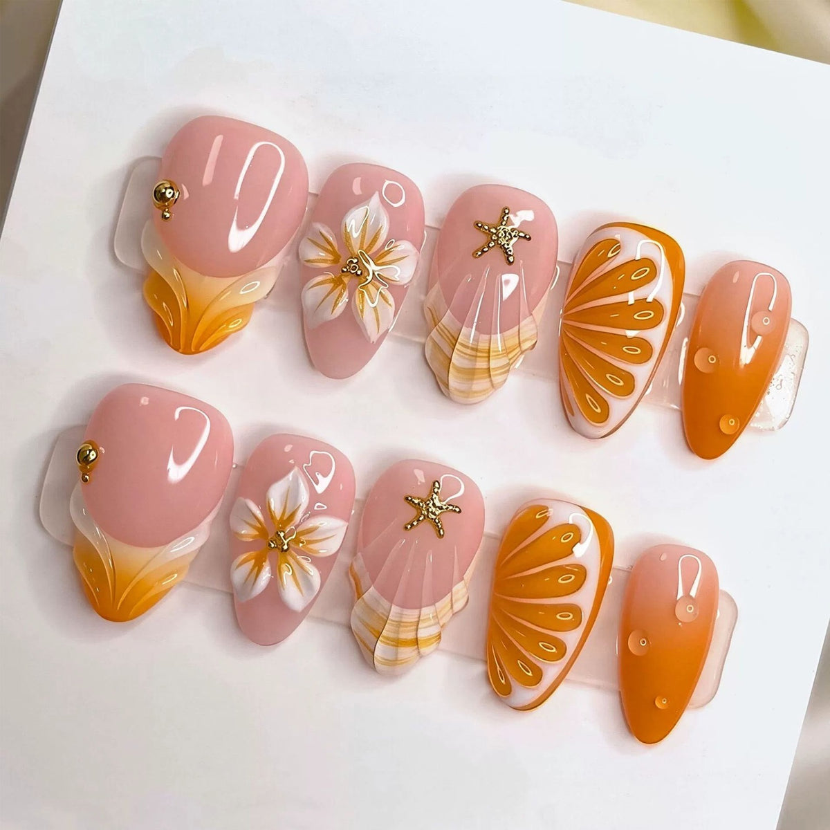 Künstlerisches Press-On Nagelkunst Set mit botanischen Akzenten