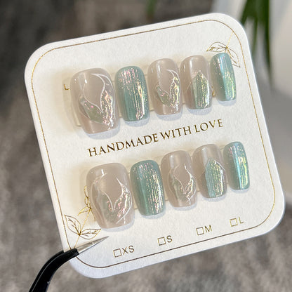Kunstvolle Nagelspitzen mit floralem Design Brehn