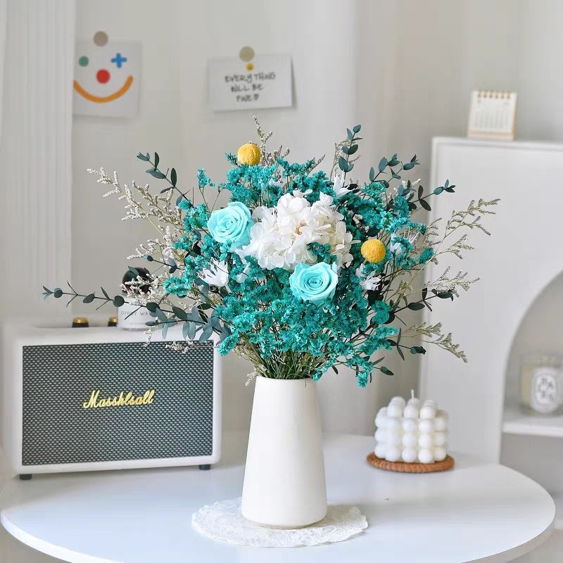 Getrocknete Blumen Dekor Arrangement