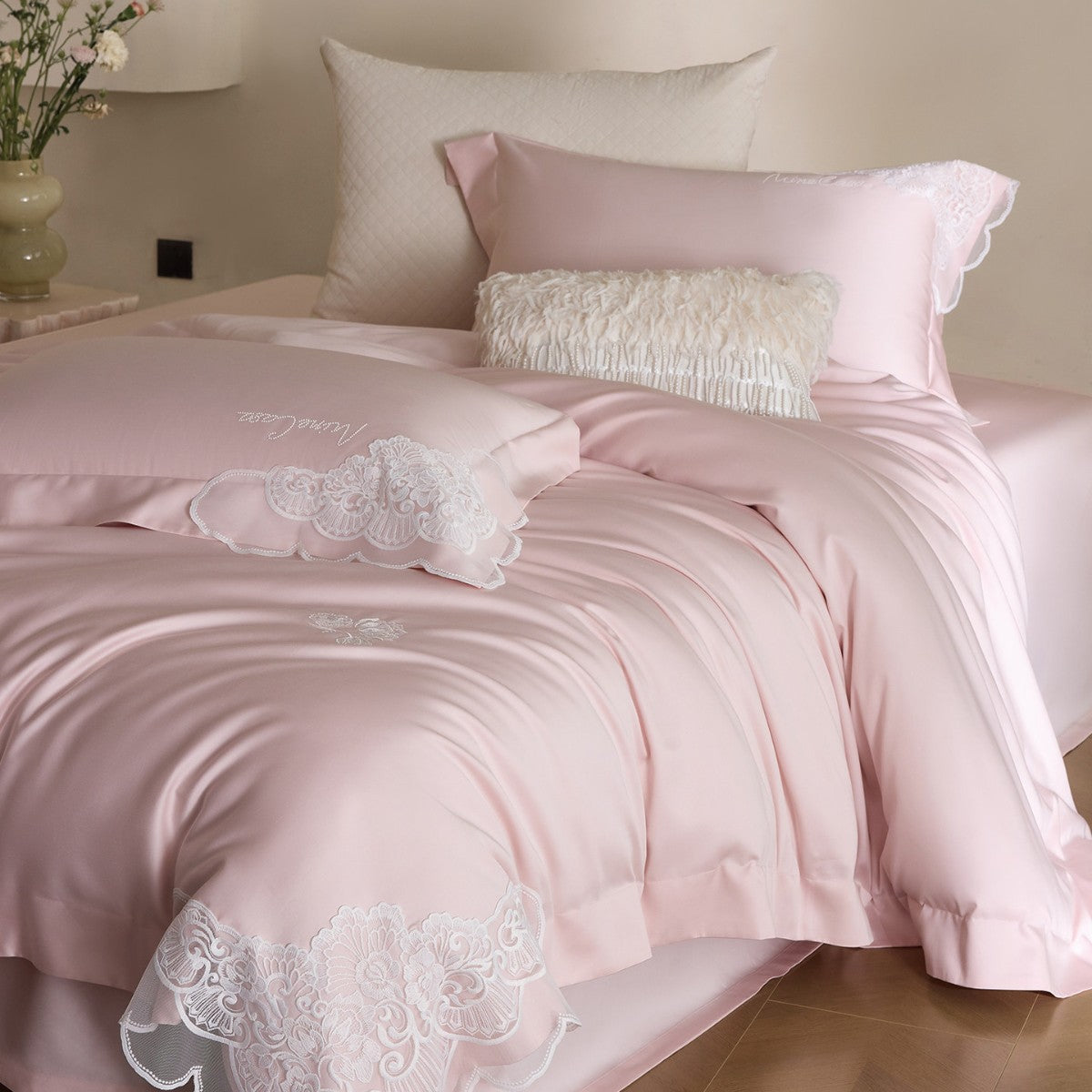 Luxuriöses Satin-Feeling besticktes Bettbezug-Set mit Kissenbezügen